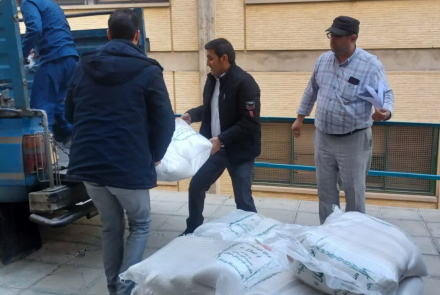 از امروز توزیع چهارمین سبد مواد غذایی ویژه پرسنلی که ثبت نام داشتند توسط رفاهی مرکز انجام می شود 